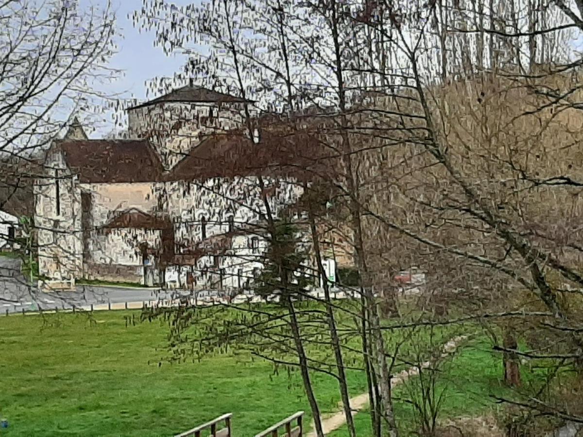 Bed and Breakfast Sakura Fontaine-le-Comte Zewnętrze zdjęcie